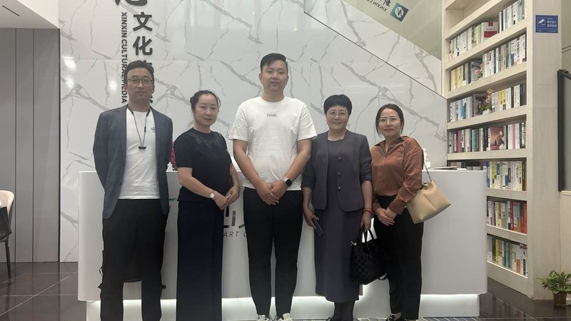 服装行业短视频运营：代运营与自运营的差异化解析