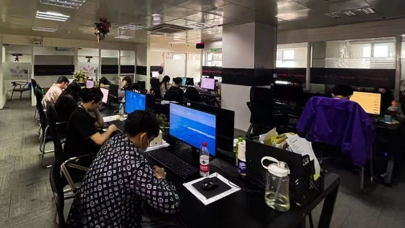 行业背景：传媒行业的崛起与竞争加剧